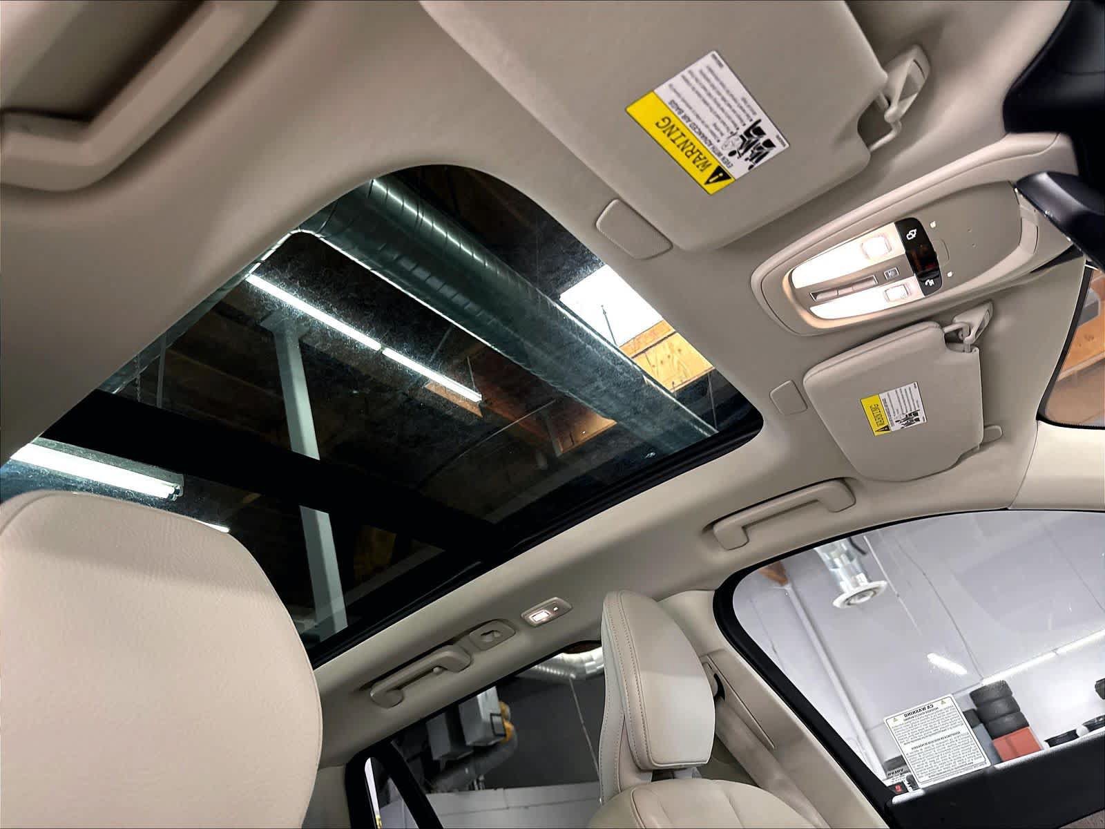 Used 2024 Volvo XC90 B6 Plus AWD/4WD image 23