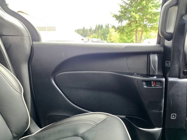 Used 2022 Chrysler Pacifica Limited w/ S Appearance Package FWD image 30