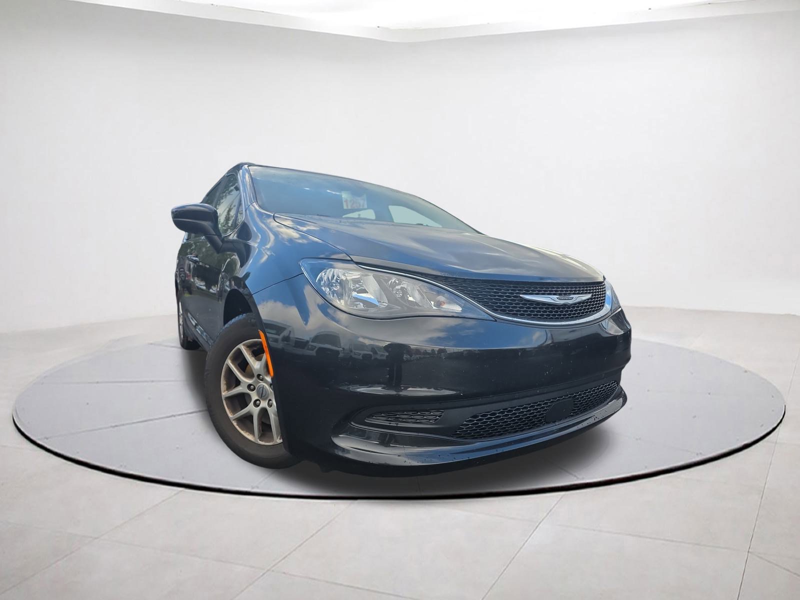 Used 2021 Chrysler Voyager Lxi image 9