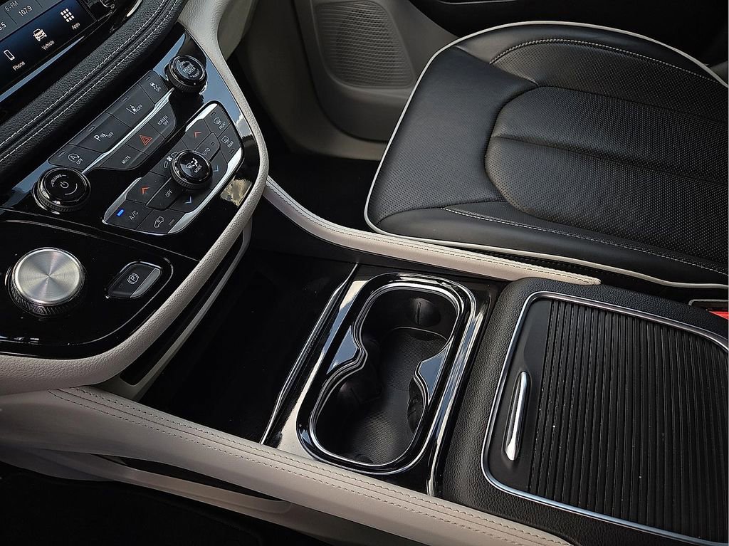 Used 2023 Chrysler Pacifica Limited image 21