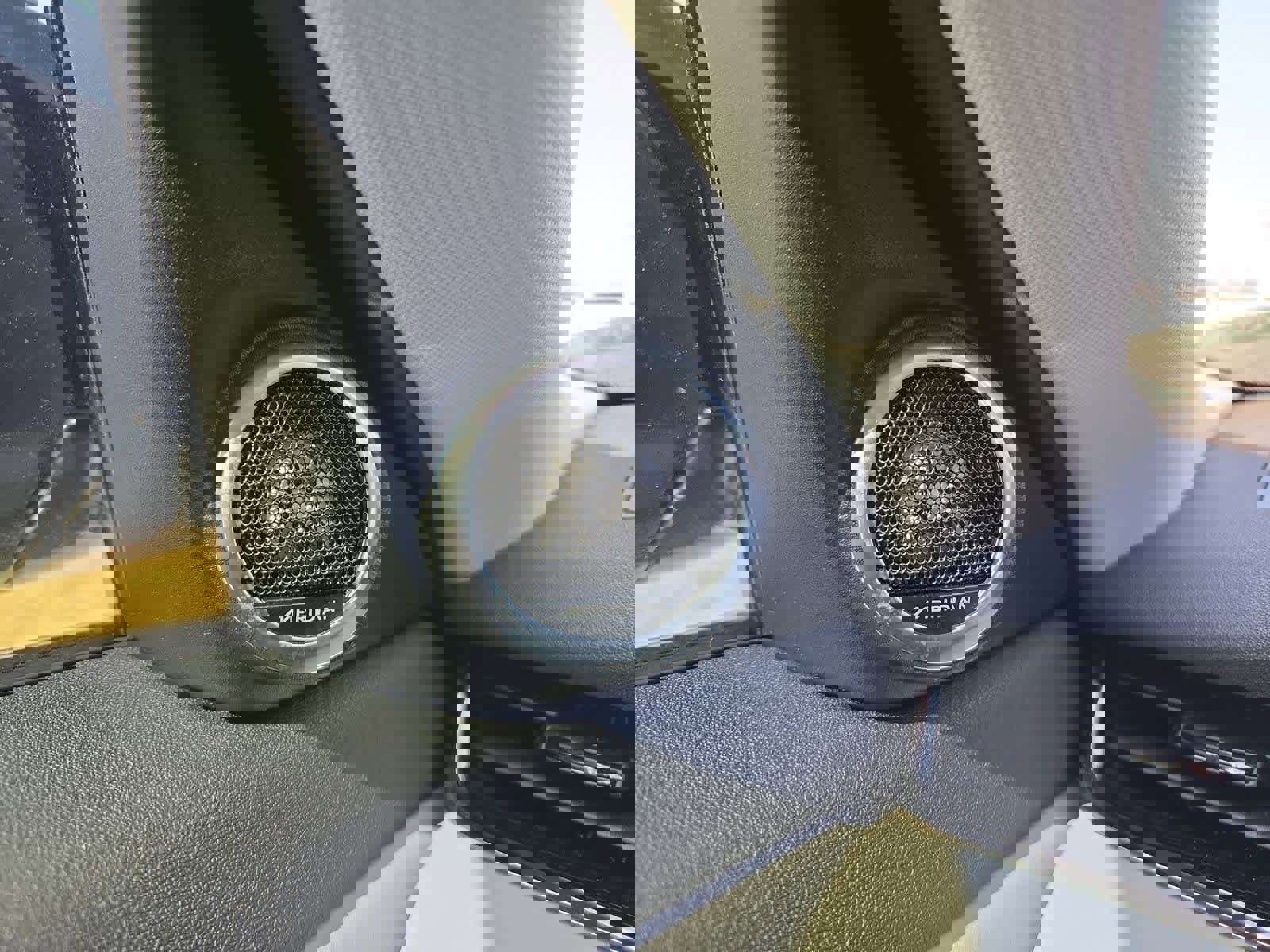 Used 2025 Land Rover Range Rover Evoque S image 31