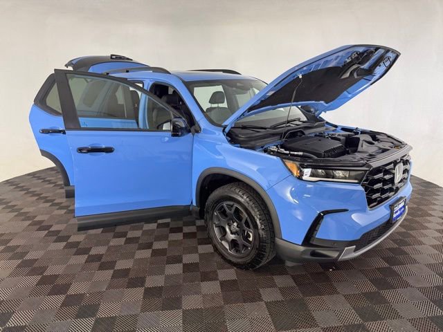 Certified 2025 Honda Pilot TrailSport image 15