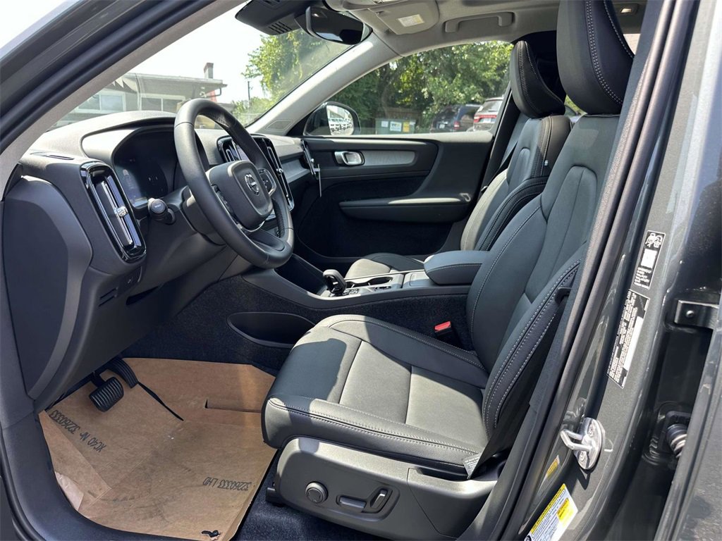 New 2026 Volvo XC40 B4 Plus w/ Climate Package image 15