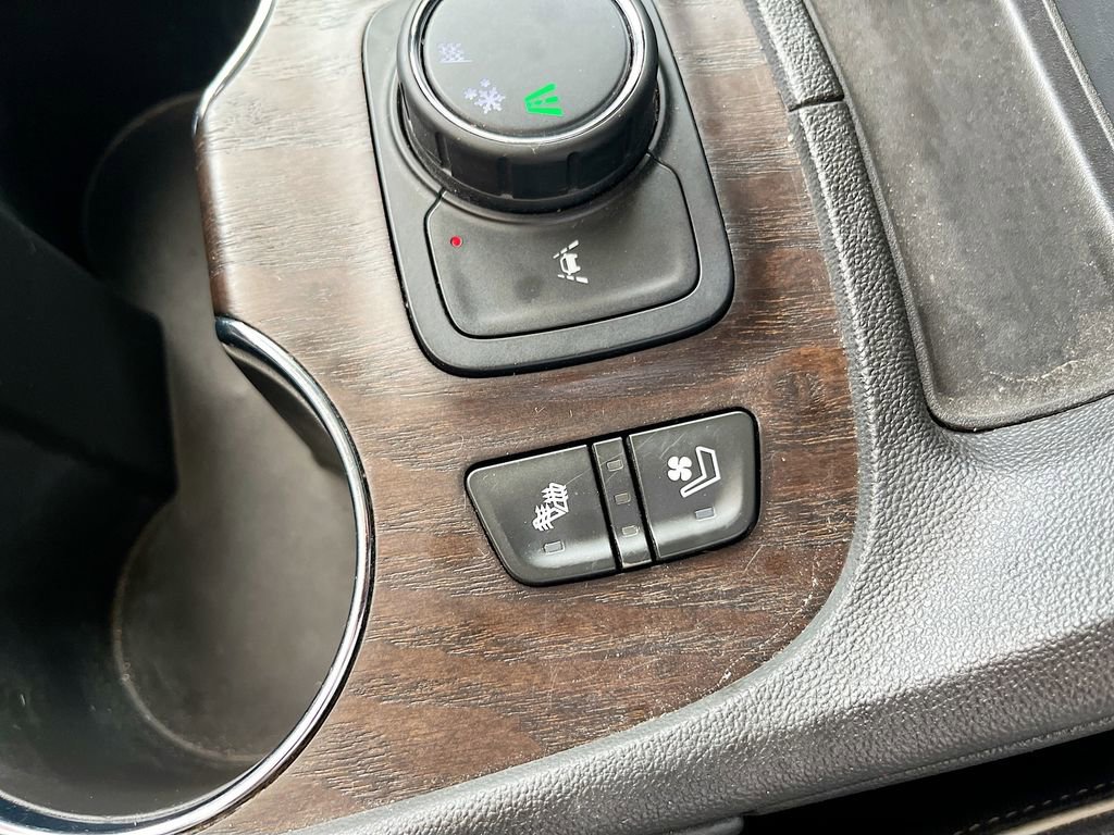 Used 2022 GMC Acadia Denali w/ Trailering Package image 21