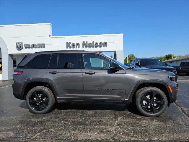 New 2025 Jeep Grand Cherokee Limited w/ Luxury Tech Group II image 16