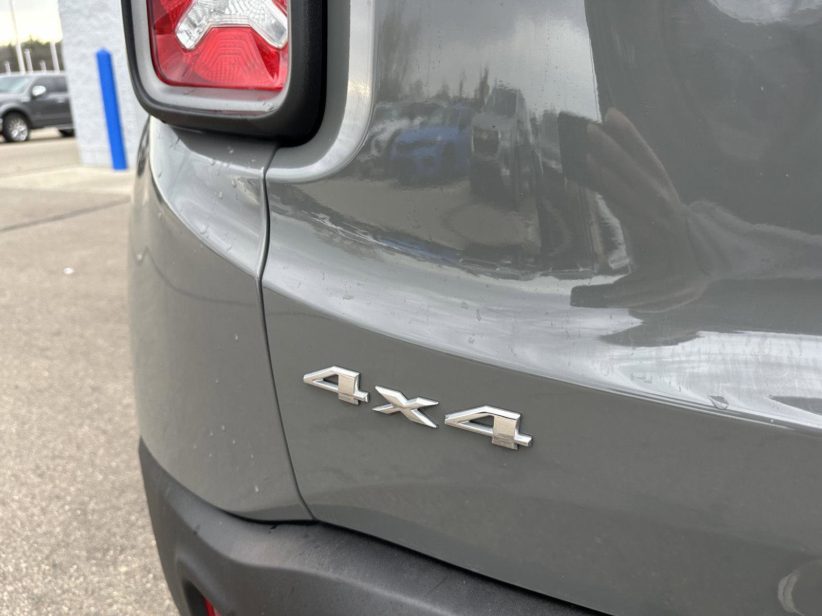 Used 2020 Jeep Renegade Limited AWD/4WD image 7