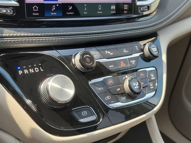 Used 2023 Chrysler Pacifica Limited w/ Trailer Tow Group AWD/4WD image 21