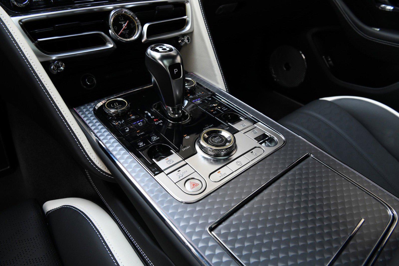 New 2025 Bentley Flying Spur Plug-In Hybrid image 18