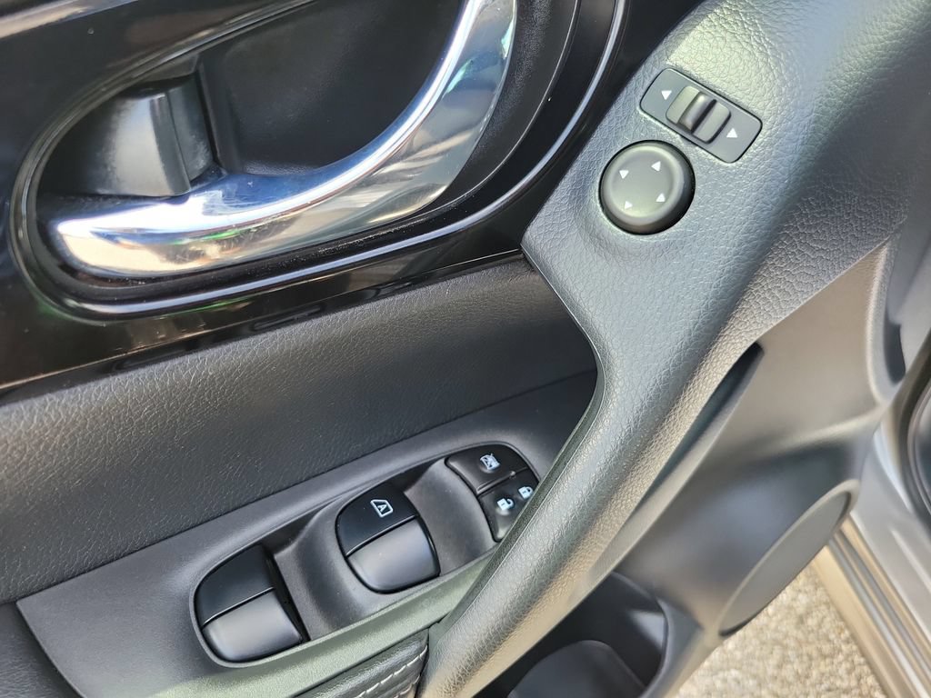 Used 2021 Nissan Rogue Sport SV FWD image 26