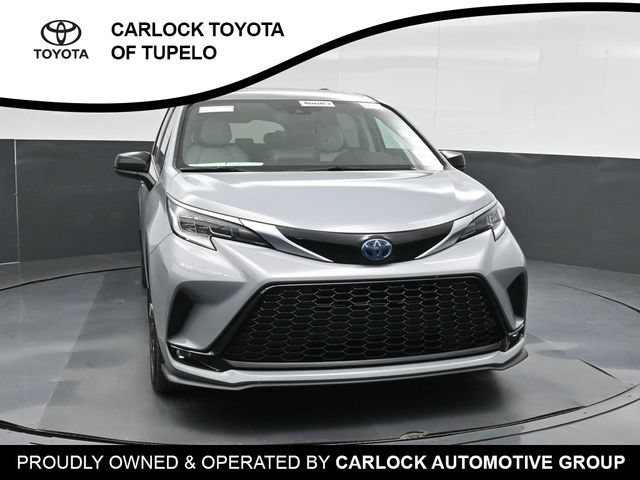 Used 2024 Toyota Sienna XSE FWD image 7