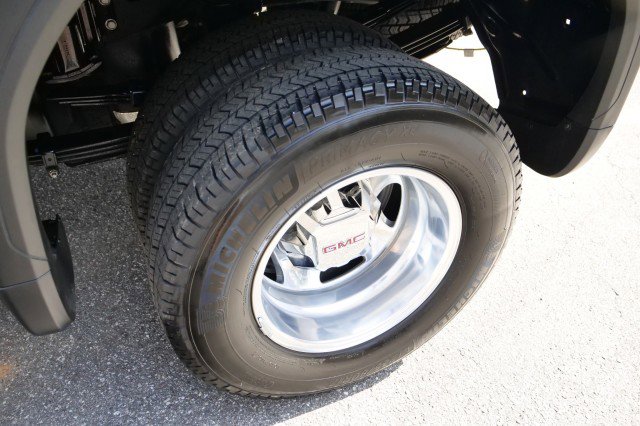 Used 2024 GMC Sierra 3500 SLE w/ SLE Convenience Package image 24