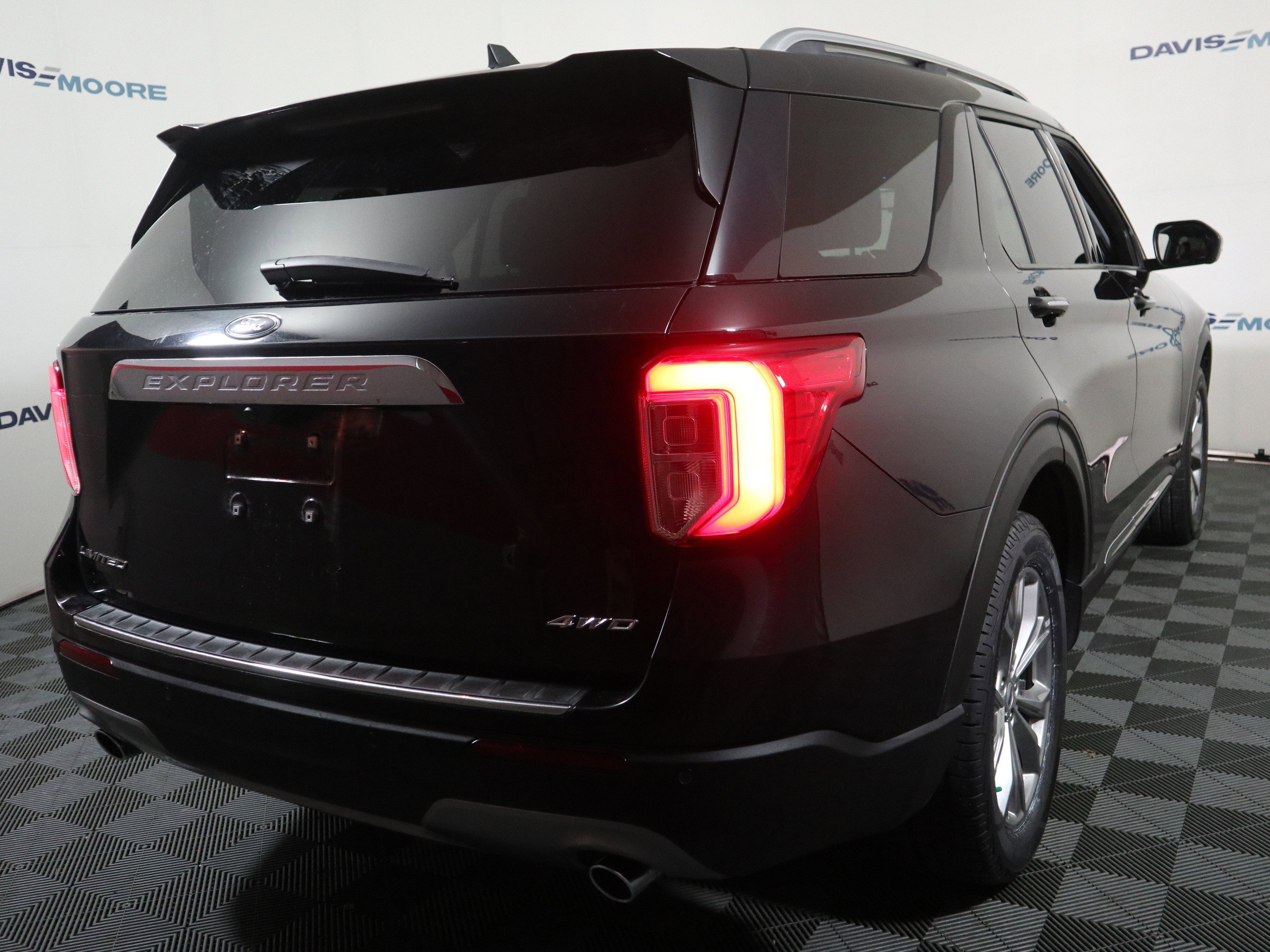 Used 2022 Ford Explorer Limited w/ Equipment Group 301A image 6