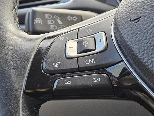 Used 2017 Volkswagen Passat 3.6 SEL Premium FWD image 23