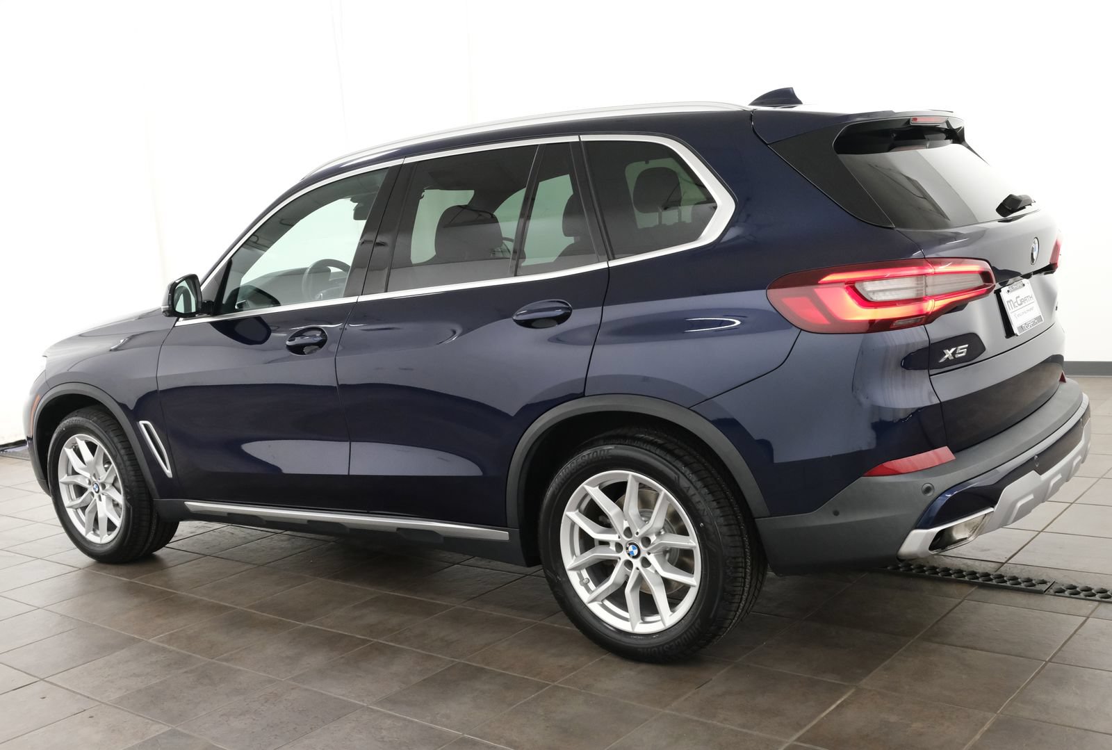 Used 2020 BMW X5 xDrive40i w/ Premium Package AWD/4WD image 3