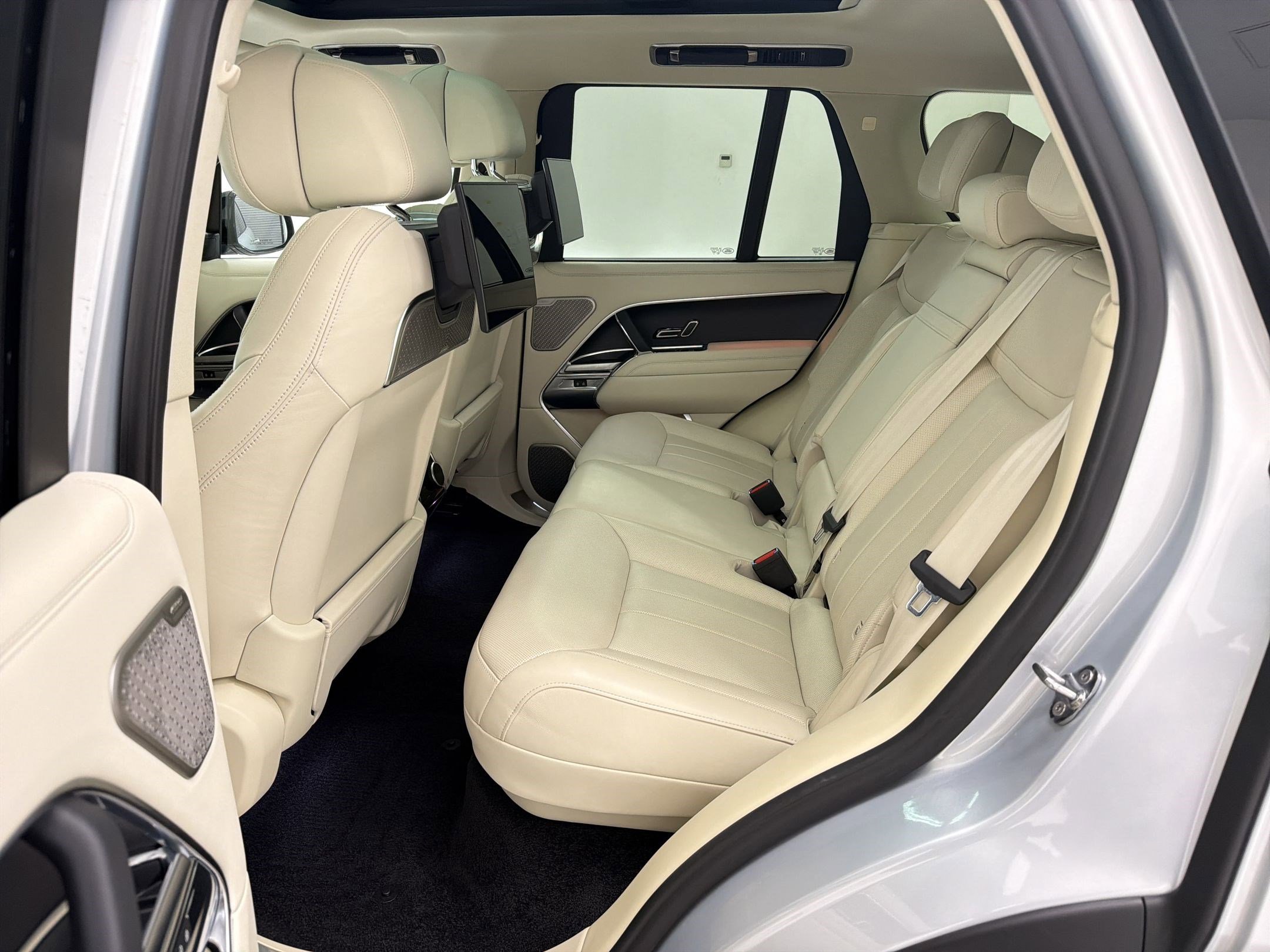 Certified 2024 Land Rover Range Rover Autobiography AWD/4WD image 13
