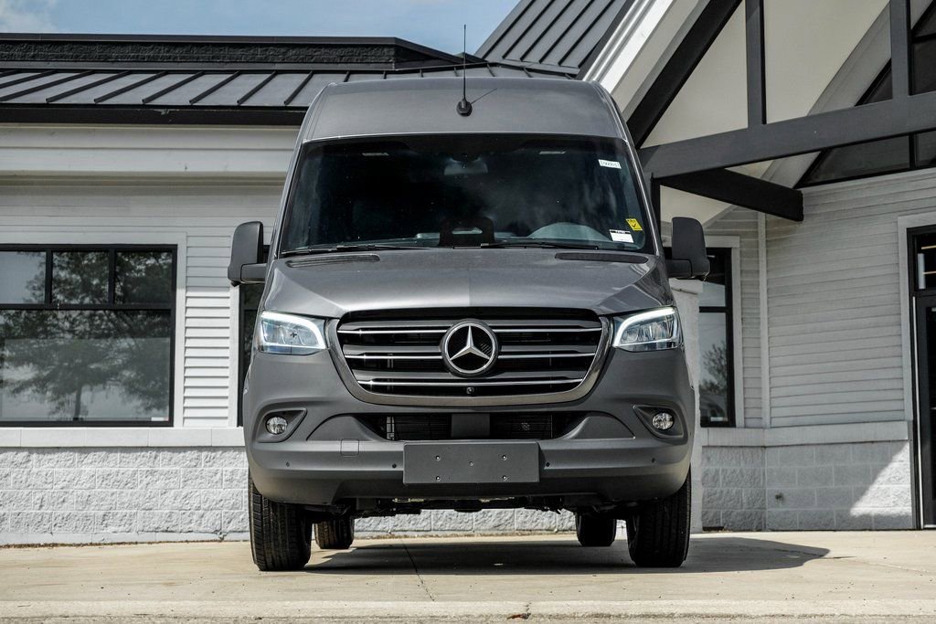 Used 2025 Mercedes-Benz Sprinter 2500 image 5