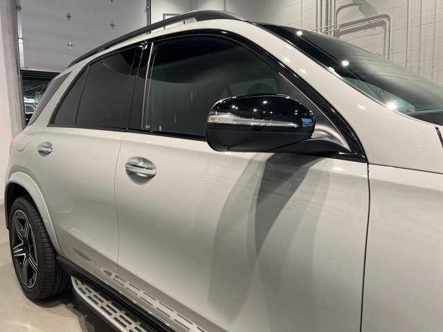 Used 2025 Mercedes-Benz GLE 450e 4MATIC w/ AMG Line Exterior image 5
