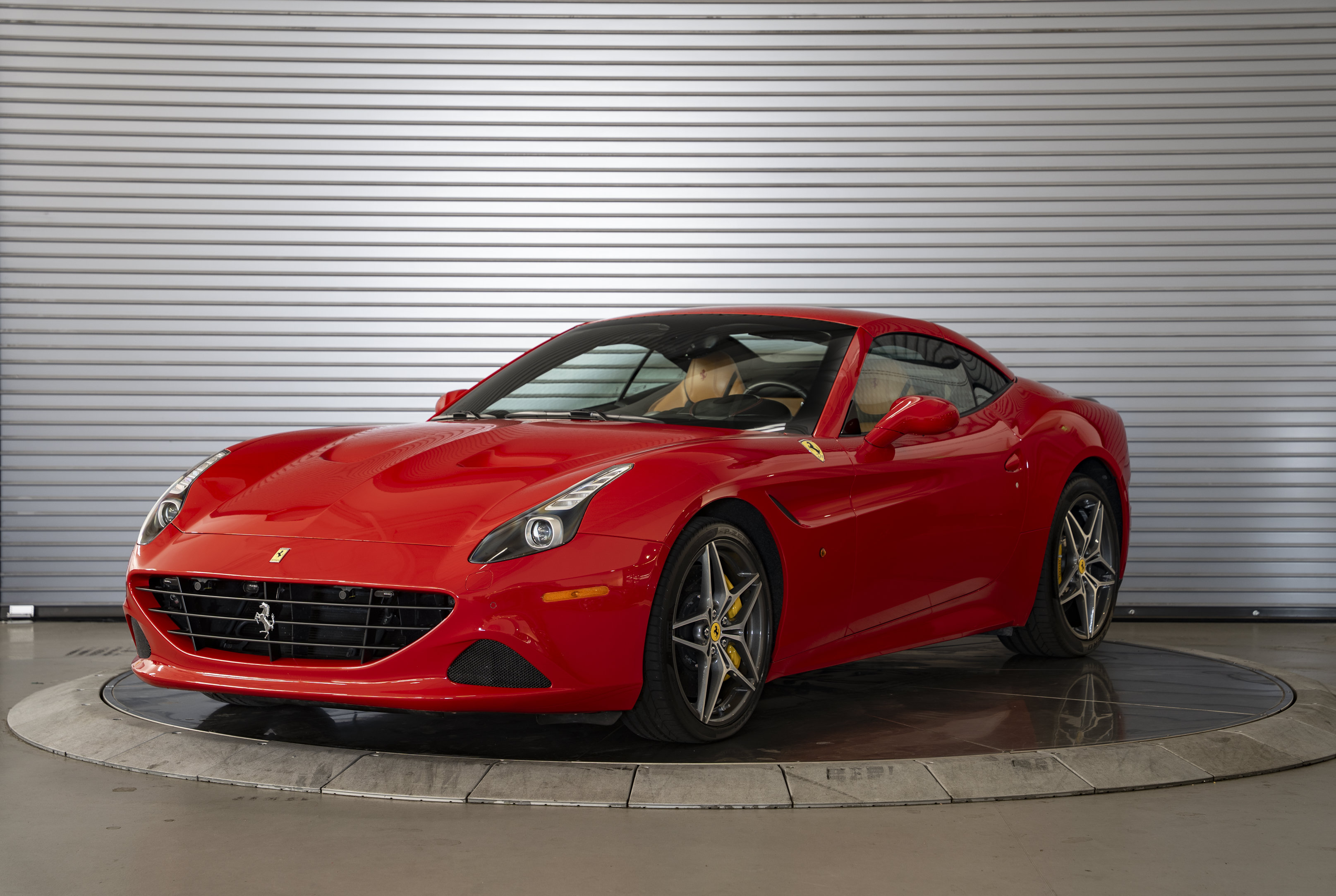 Used 2016 Ferrari California T RWD image 10