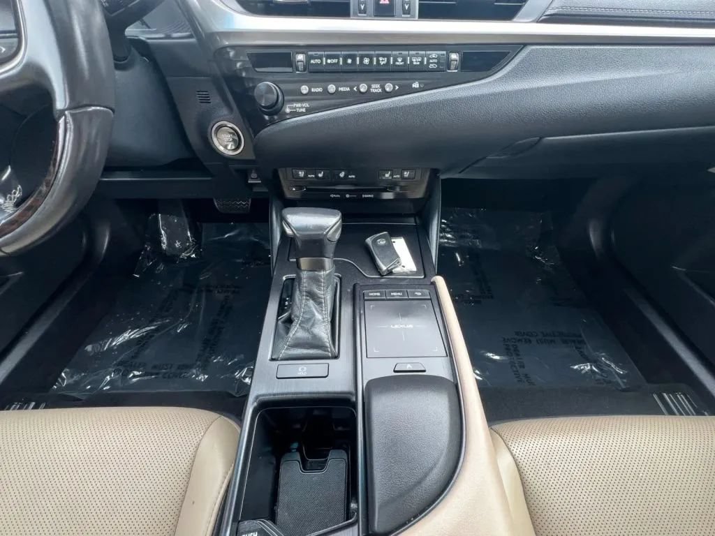 Used 2020 Lexus ES 350 w/ Premium Package FWD image 12