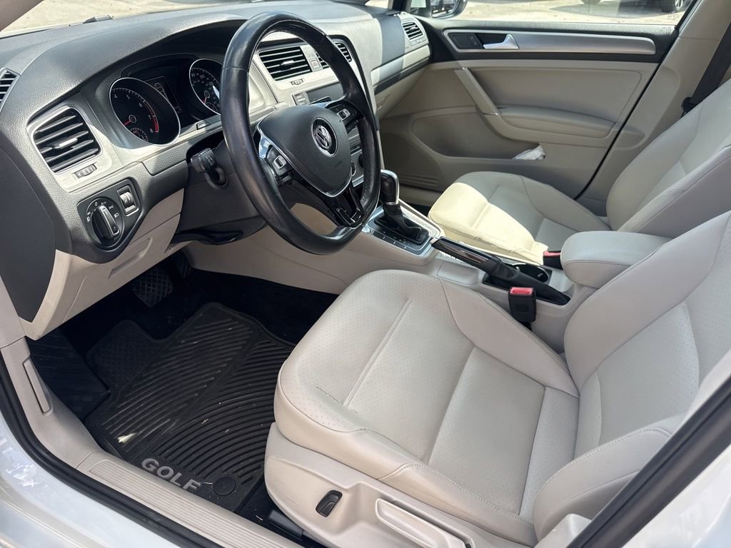 Used 2016 Volkswagen Golf SE image 27
