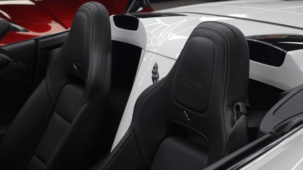 Used 2019 Chevrolet Corvette Z06 RWD image 11