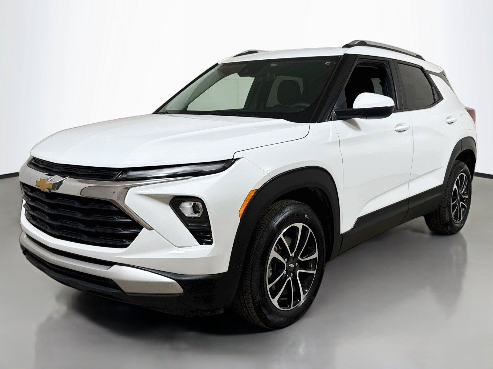 Used 2025 Chevrolet TrailBlazer LT FWD image 1