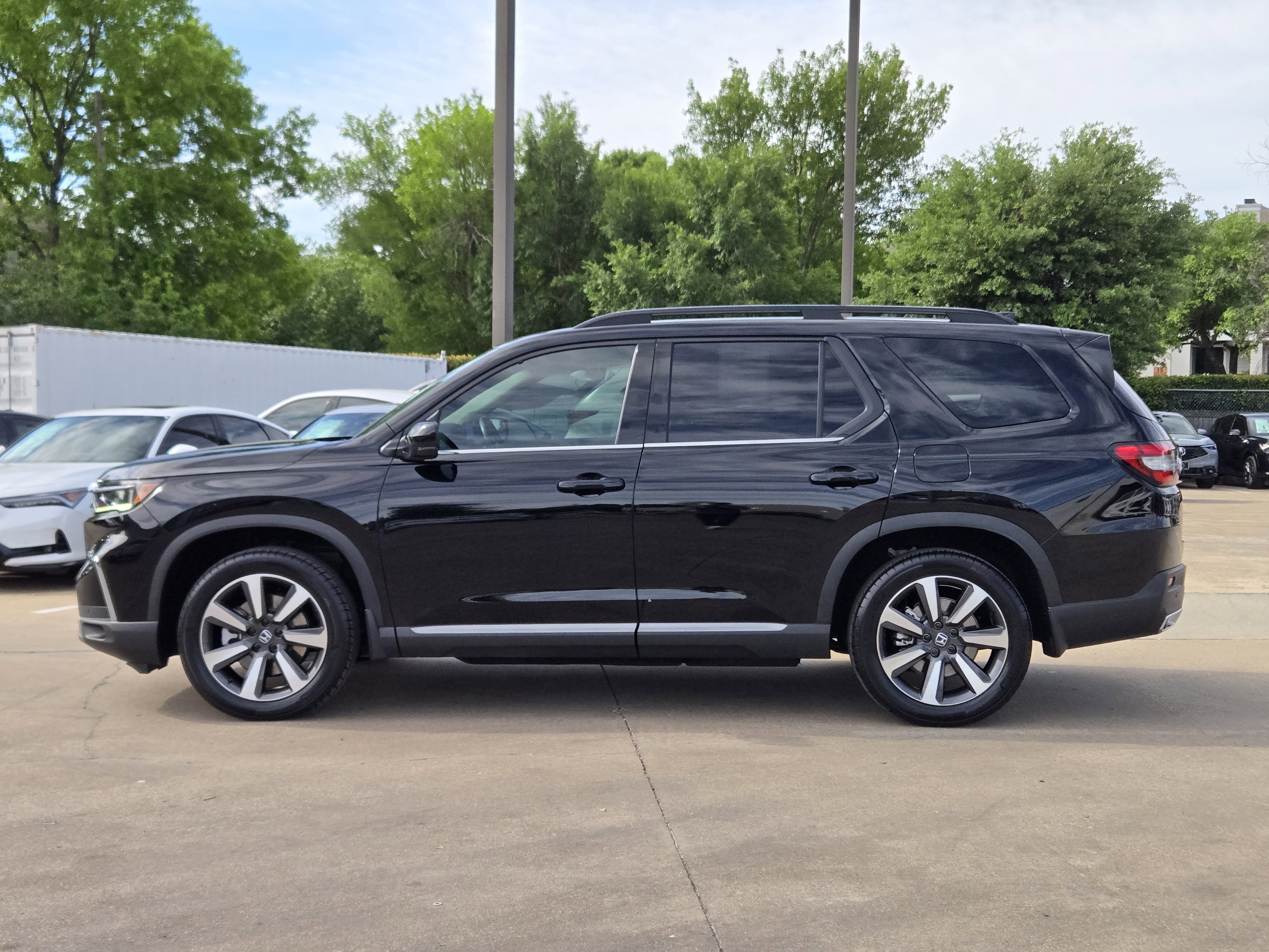 Used 2025 Honda Pilot Touring image 5