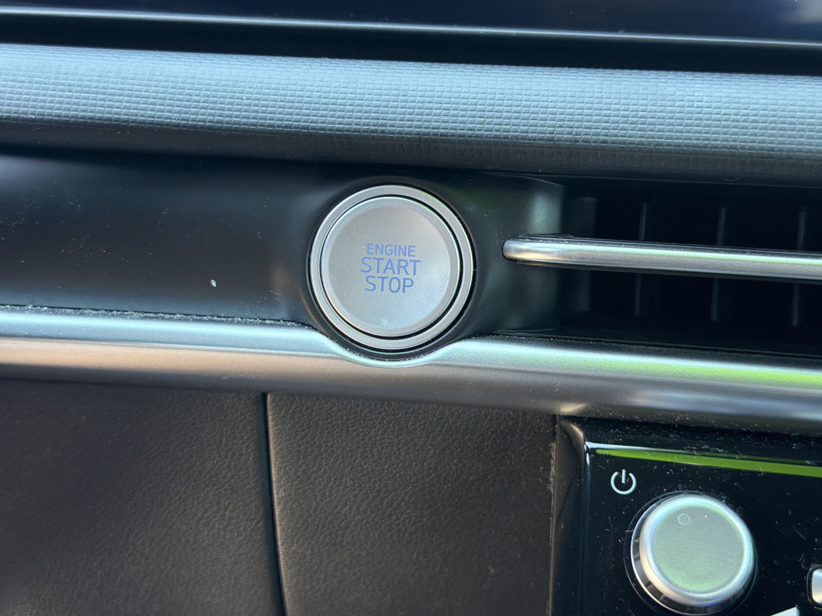 Certified 2025 Hyundai Santa Cruz SEL FWD image 28