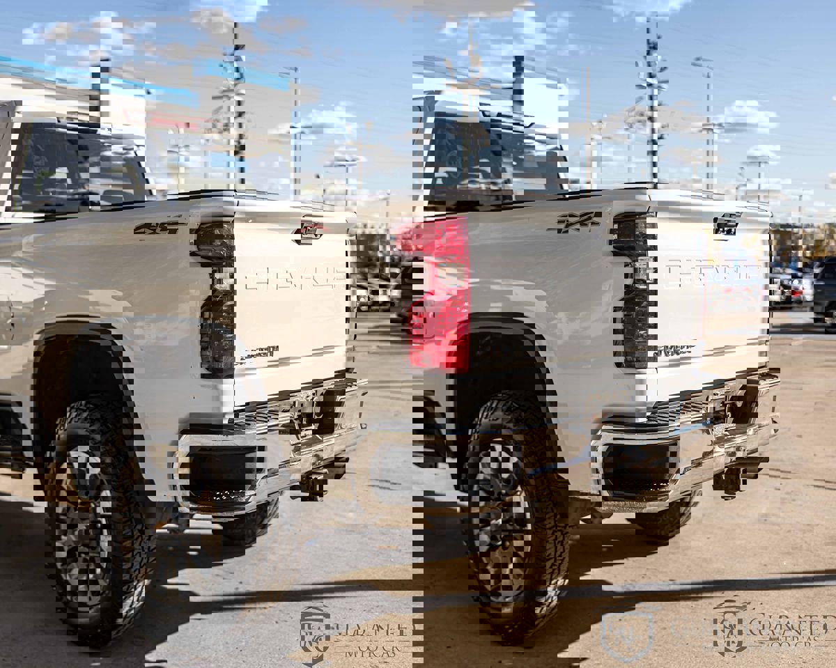 Used 2022 Chevrolet Silverado 2500 Custom w/ Custom Value Package image 14