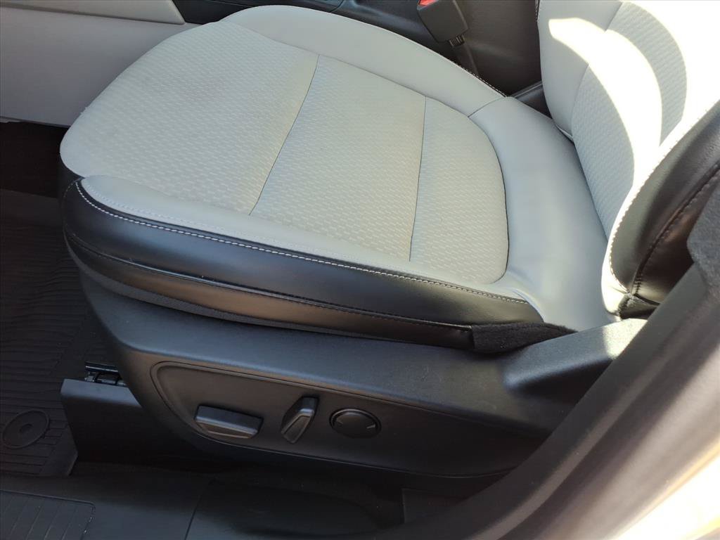 Used 2025 Ford Escape SE FWD image 8