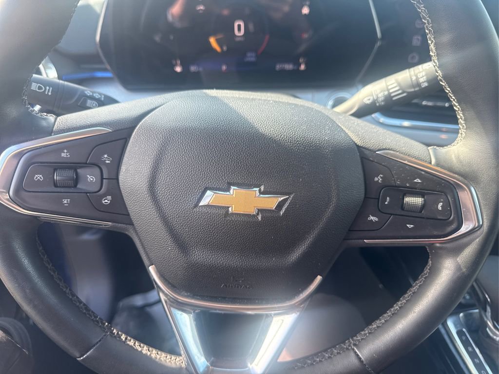 Used 2024 Chevrolet Trax LT w/ Sunroof Package FWD image 14