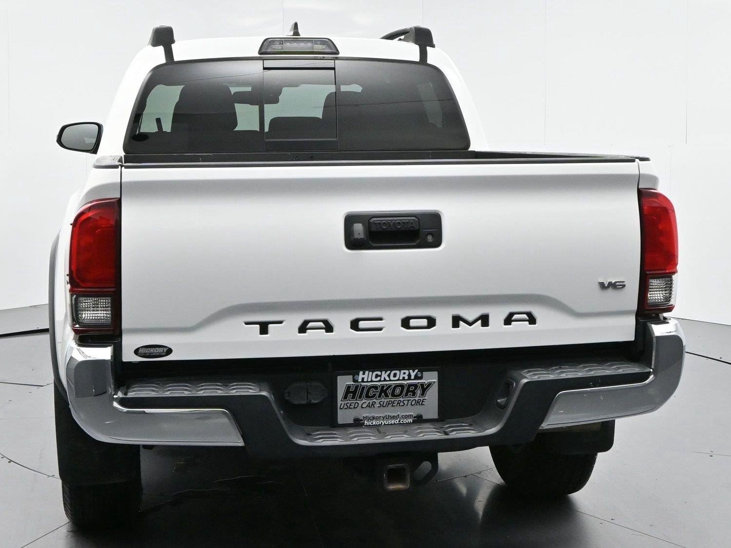Used 2018 Toyota Tacoma TRD Off-Road AWD/4WD image 6