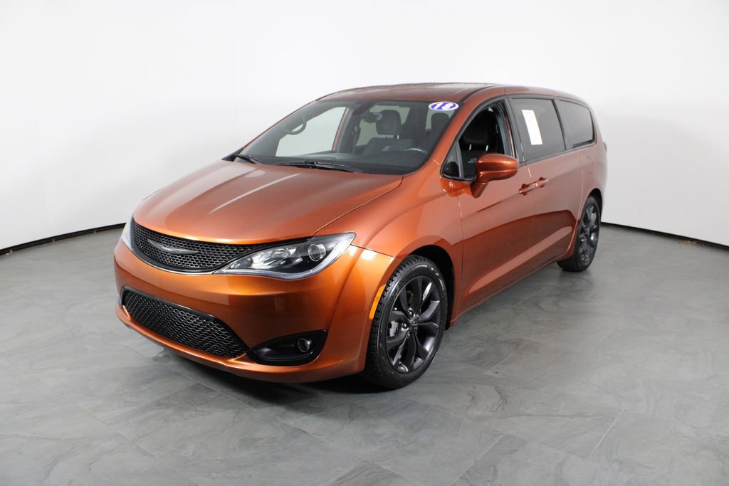 Used 2018 Chrysler Pacifica Touring Plus w/ S Appearance Package image 2