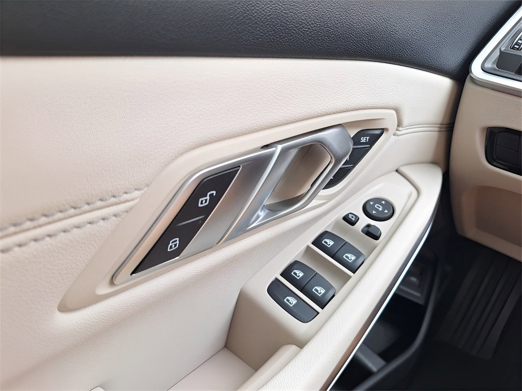 Used 2023 BMW 330i Sedan w/ Premium Package image 18