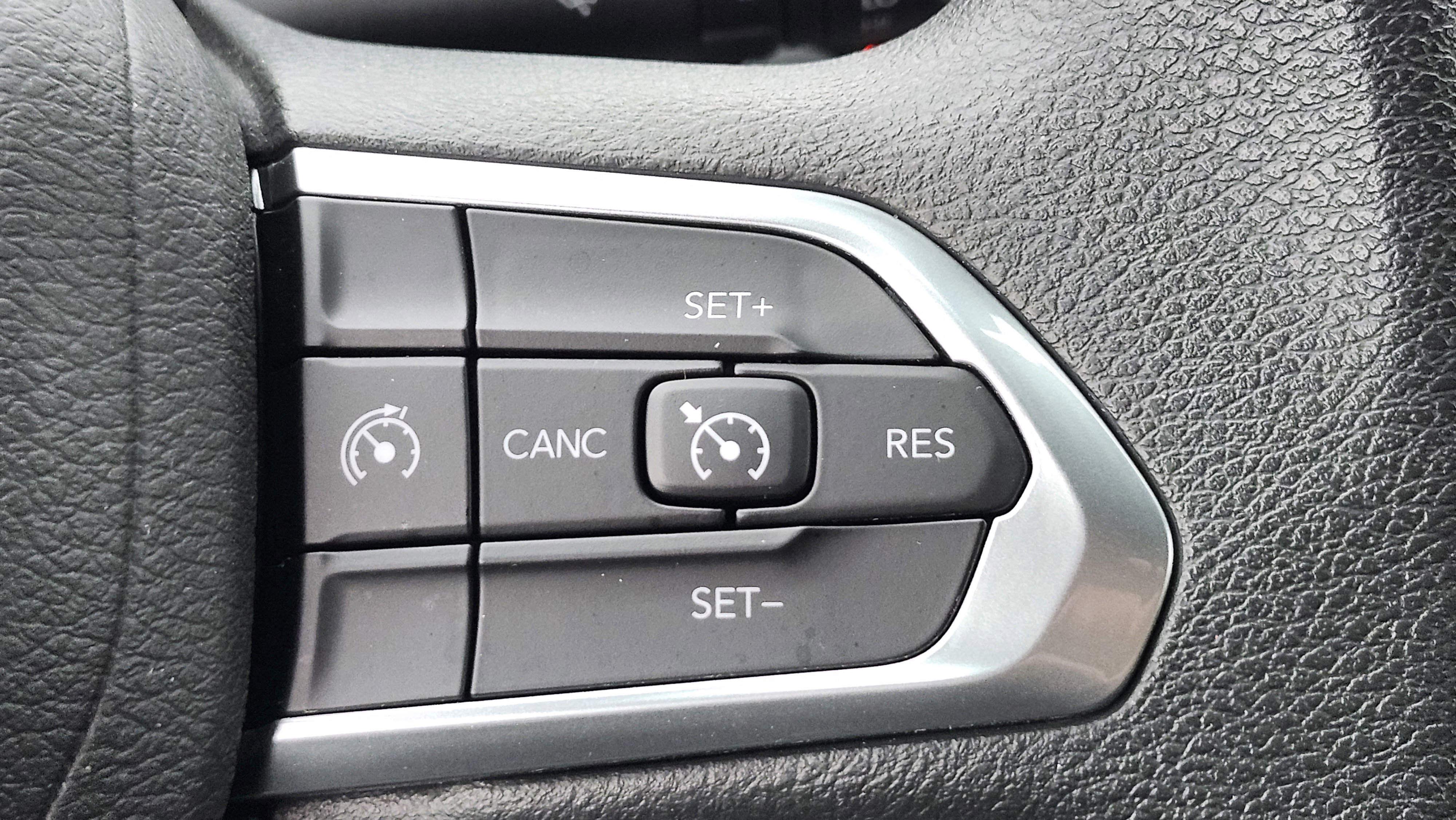 Used 2025 Jeep Compass Sport image 31