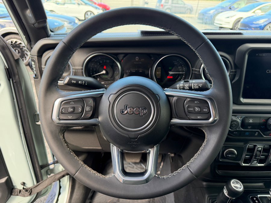 Used 2023 Jeep Wrangler Sahara AWD/4WD image 12