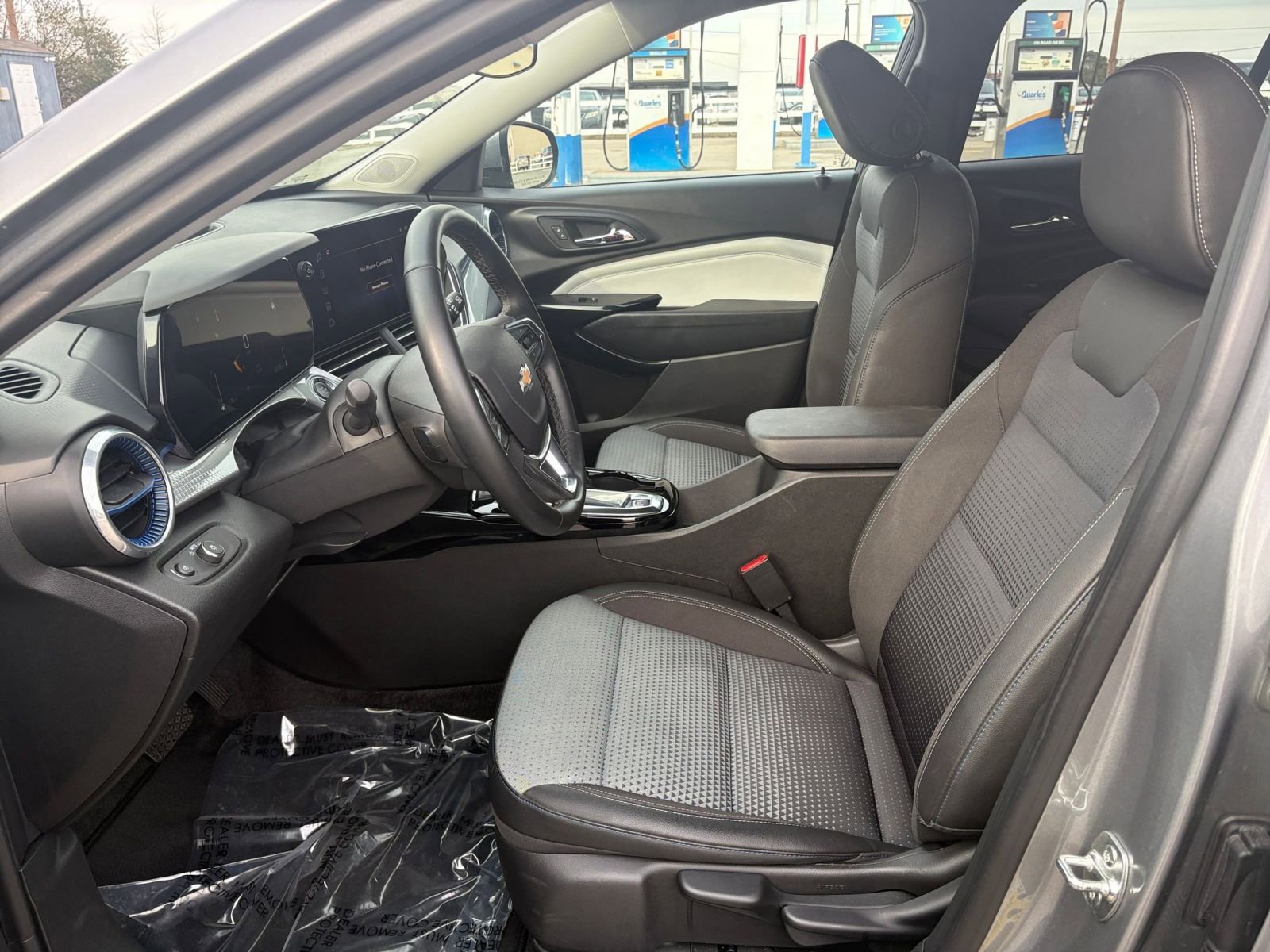 Used 2025 Chevrolet Trax LT w/ LT Convenience Package image 24