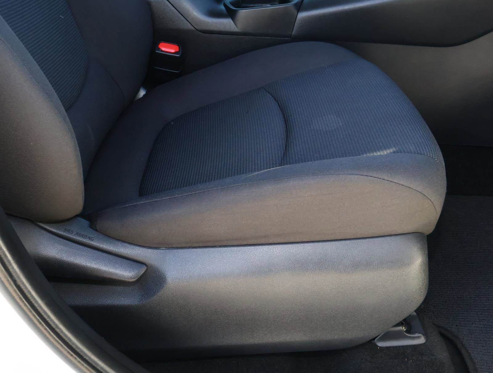 Used 2019 Toyota RAV4 LE image 18