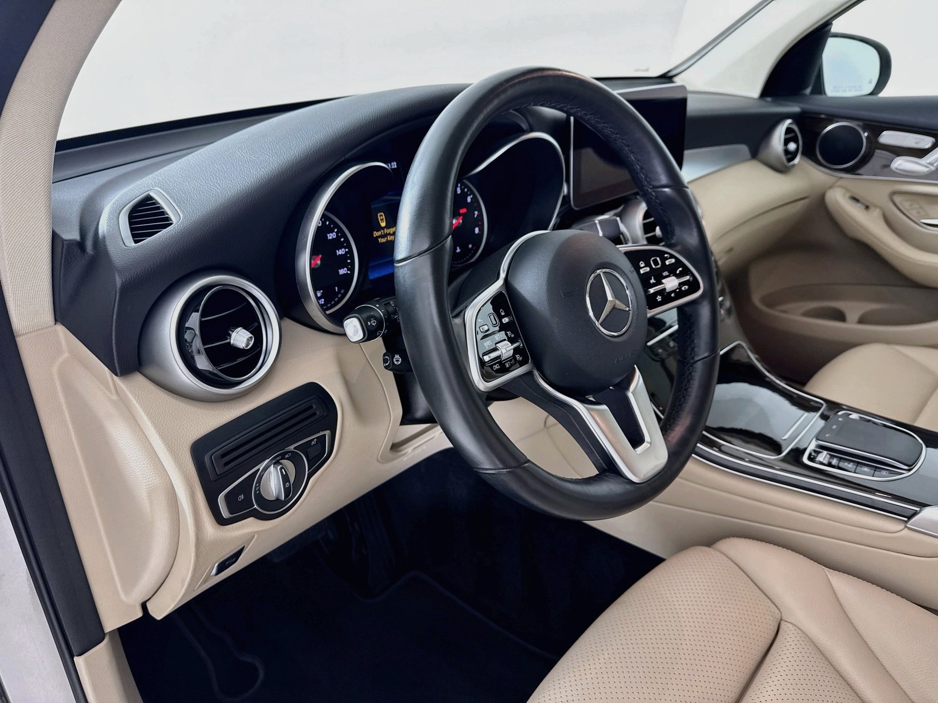 Used 2022 Mercedes-Benz GLC 300 image 10
