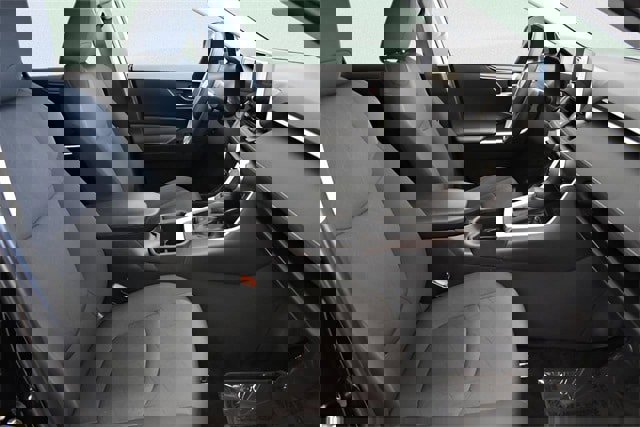 Used 2025 Toyota RAV4 XLE image 21