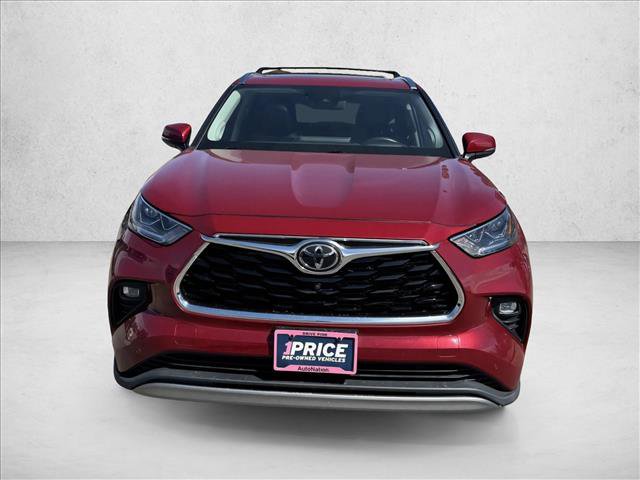 Used 2022 Toyota Highlander Platinum AWD/4WD image 2