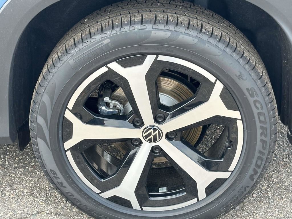 New 2026 Volkswagen Tiguan SE image 8