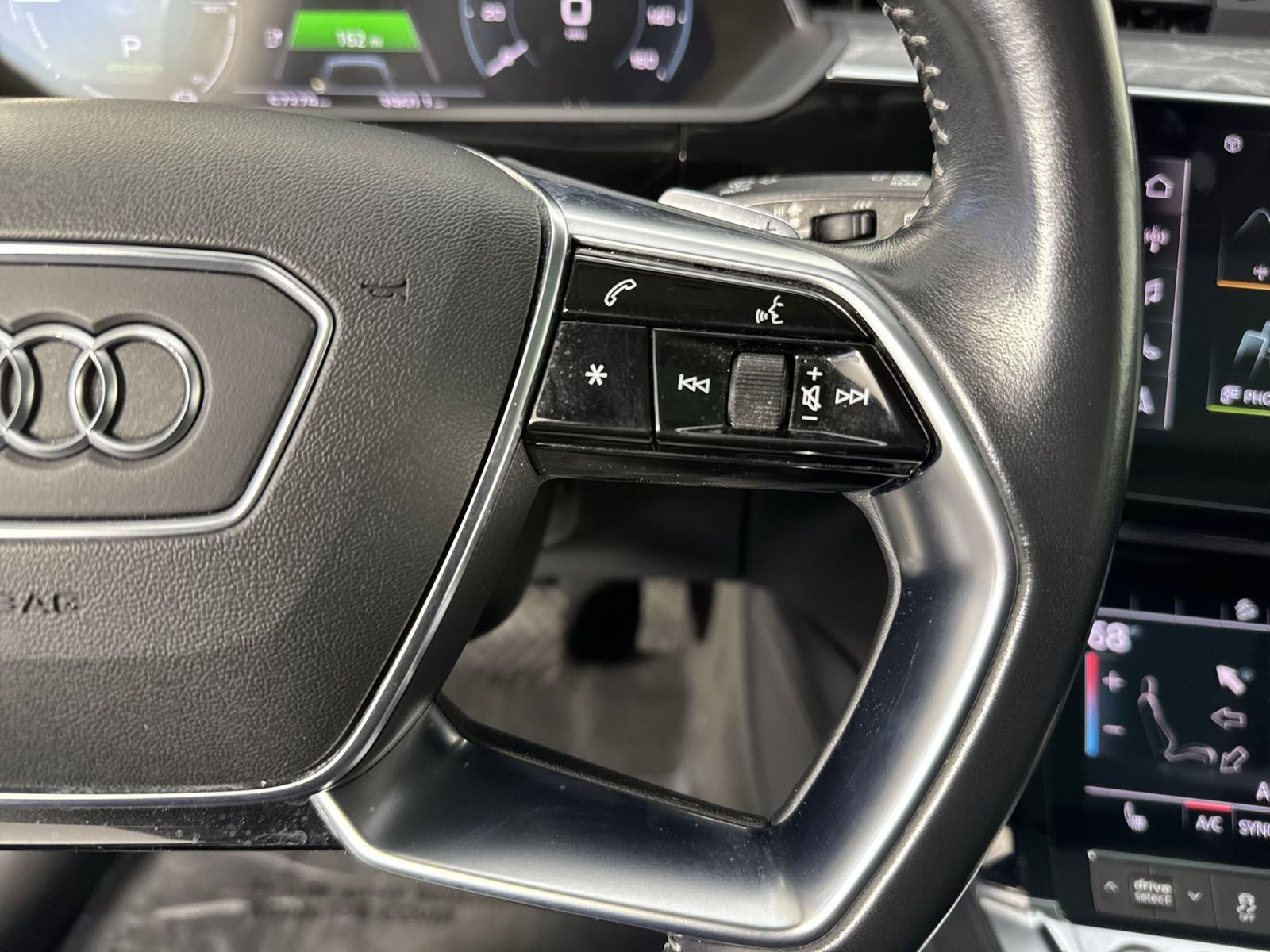 Used 2021 Audi e-tron Premium w/ Convenience Plus Package image 14