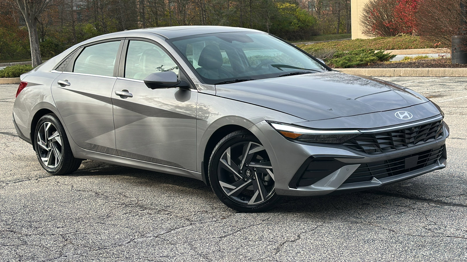 Used 2024 Hyundai Elantra Limited image 1