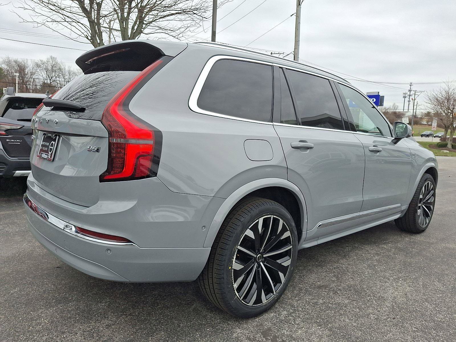 Certified 2025 Volvo XC90 B6 Plus image 6