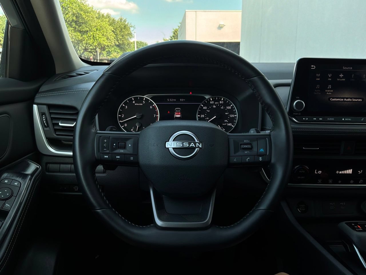 Used 2025 Nissan Rogue SV FWD image 32