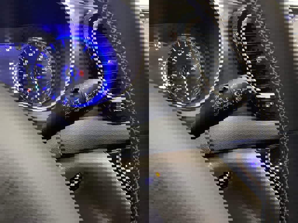 Used 2024 Chrysler Pacifica Touring-L image 22