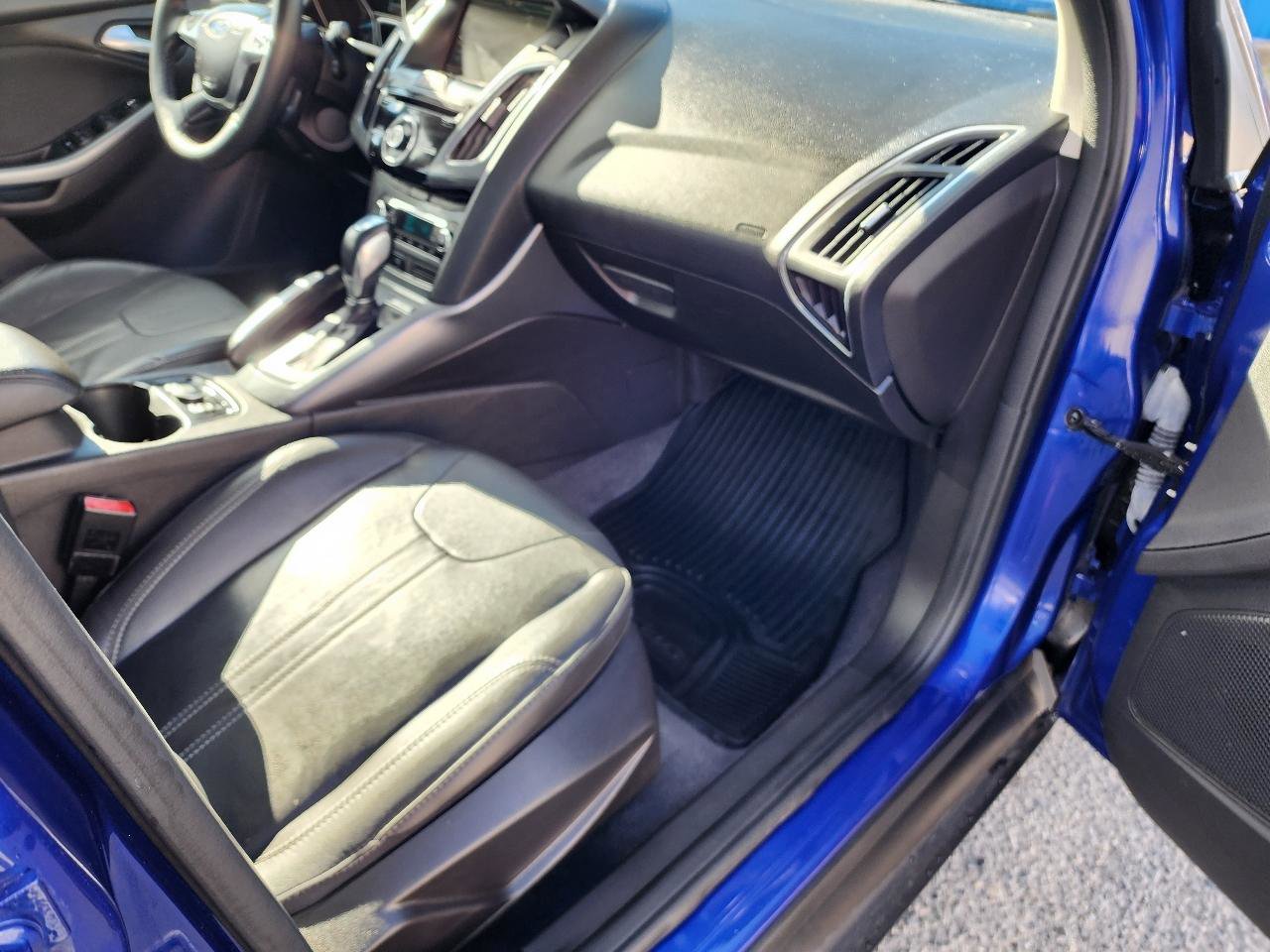 Used 2012 Ford Focus Titanium image 28