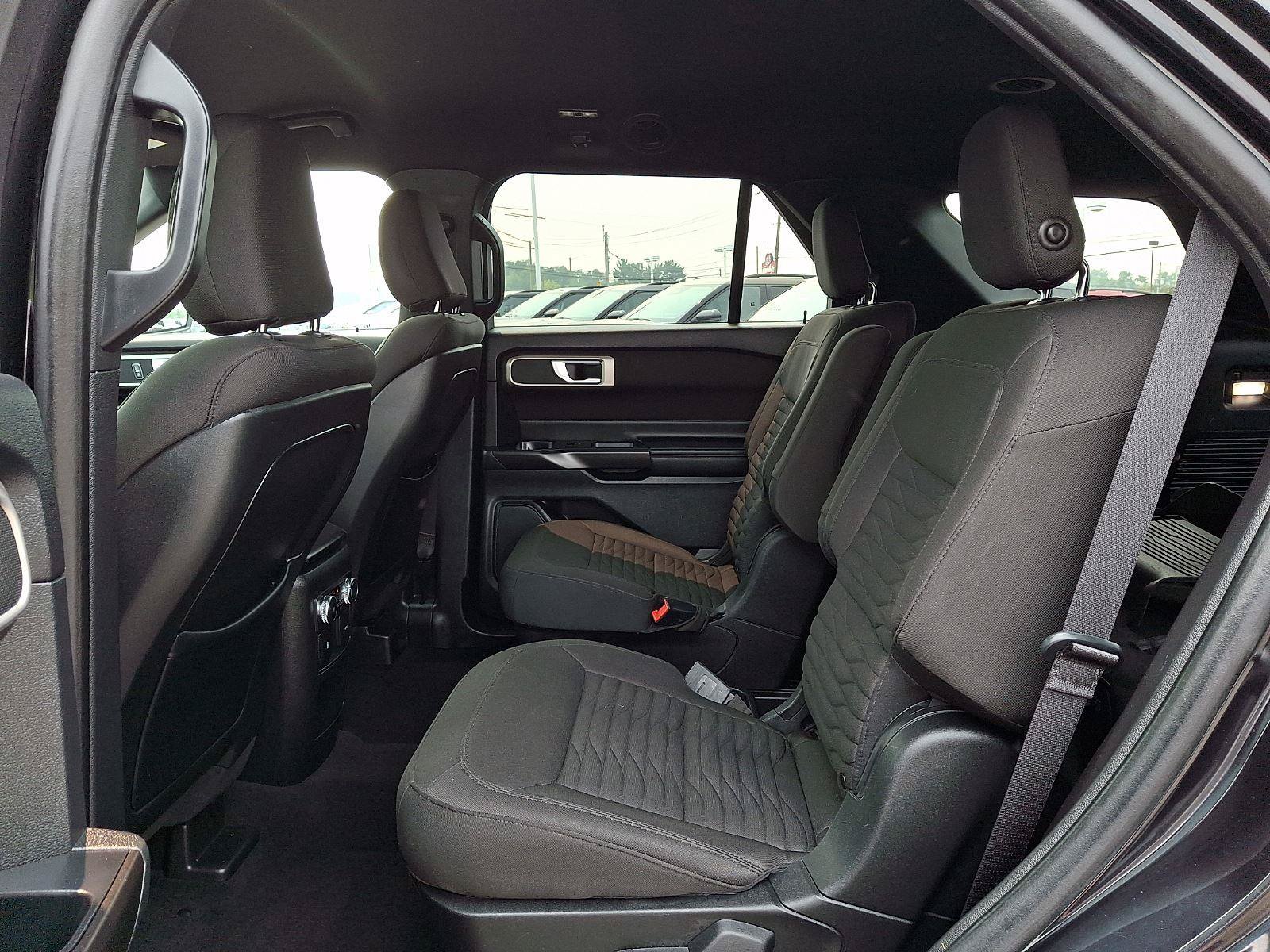 Used 2020 Ford Explorer XLT w/ Comfort Package AWD/4WD image 12