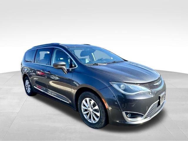 Used 2019 Chrysler Pacifica Touring-L image 10